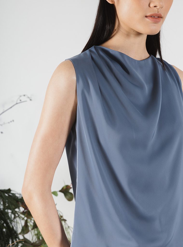 Drape-Neck Top w Pleats (Set B) - THE FORM