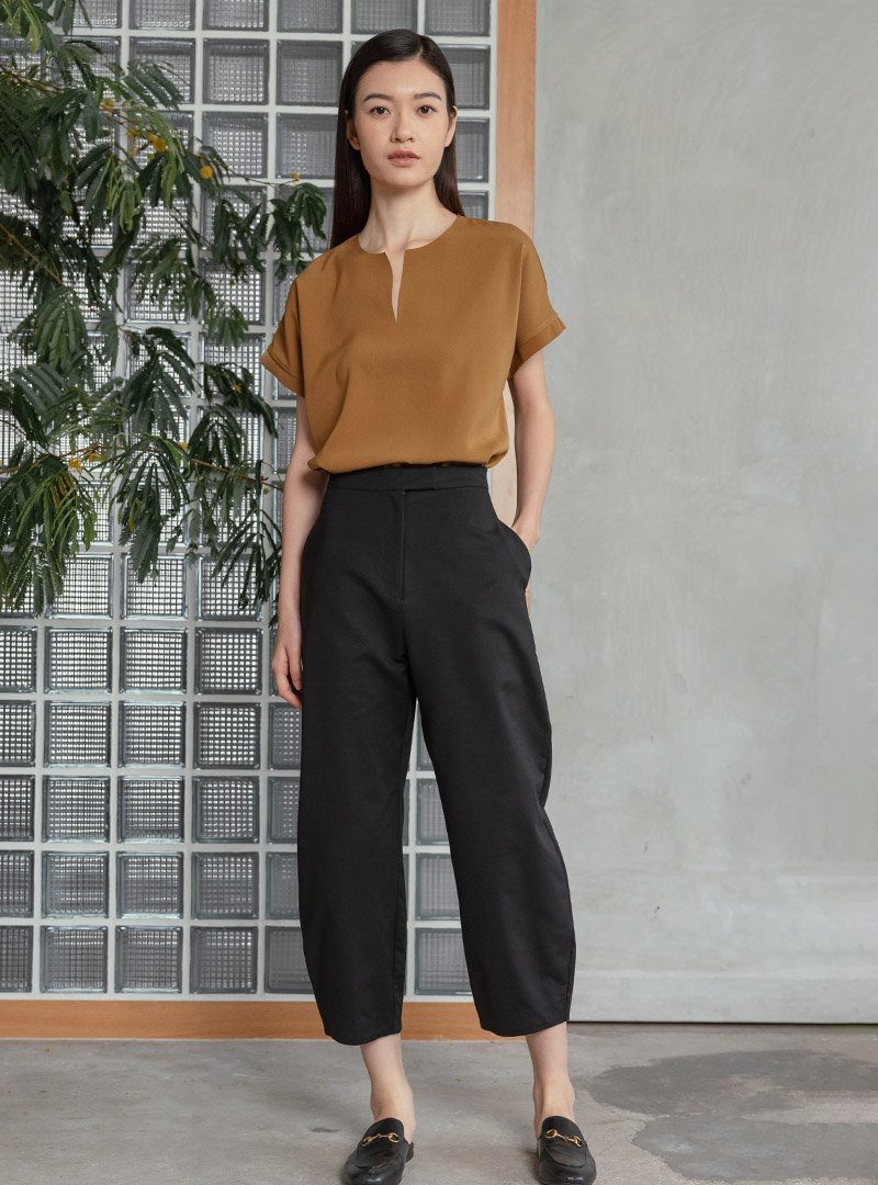 Open-Collar Raw-Edged Top - THE FORM